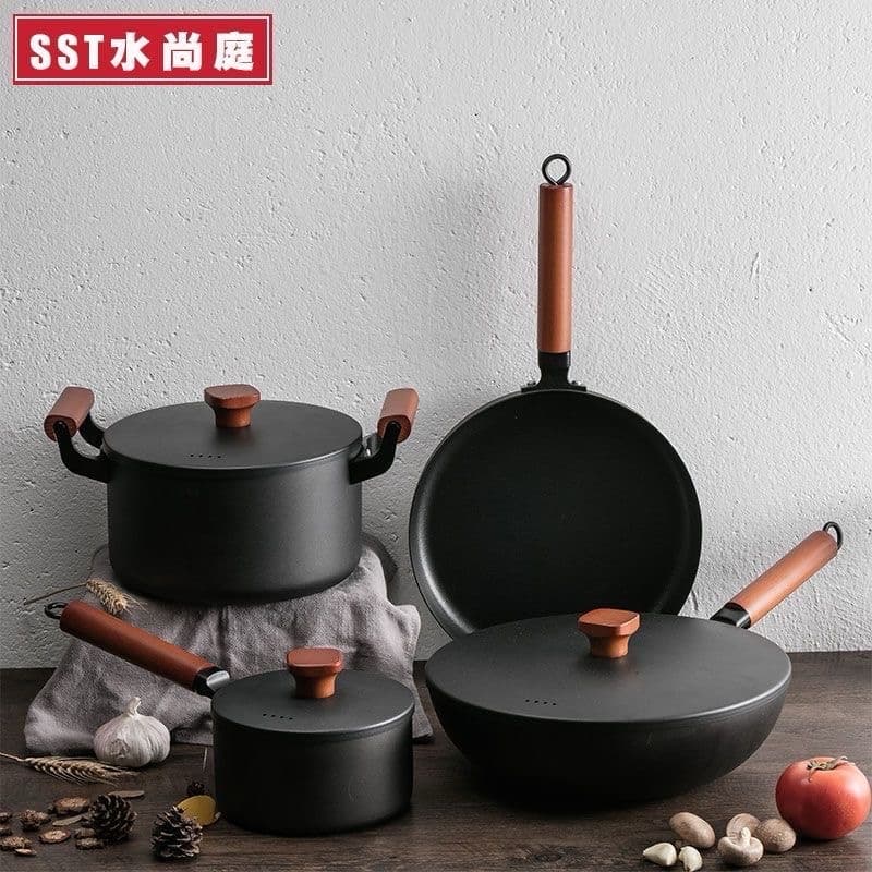 Heavy non-stick pans (4 pieces set).