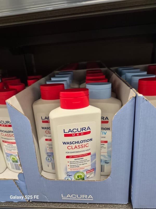 This is German Lacura Med Waschlotion Classic — a gentle cleansing wash lotion made for sensitive skin. “Med” usually means a skincare/dermatology-focused line.