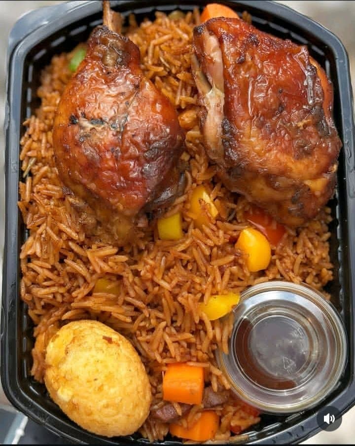 Jollof rice with chicken (grilled/fried)